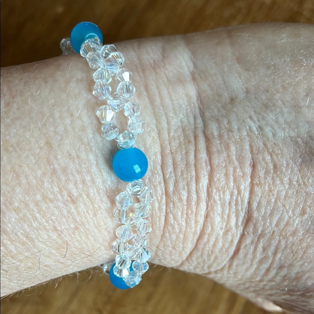 Elegant Blue and Clear Beaded Bracelet